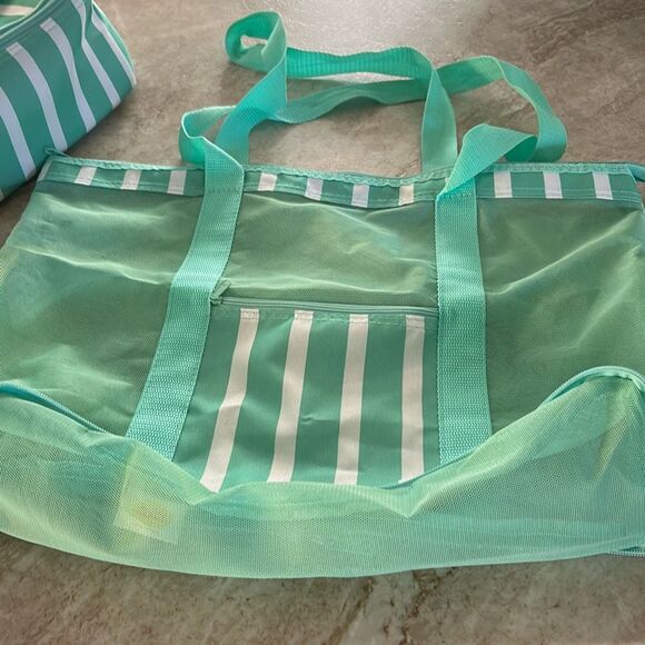 Ultimate Convertible Beach Bag NWOT - Picture 5 of 6